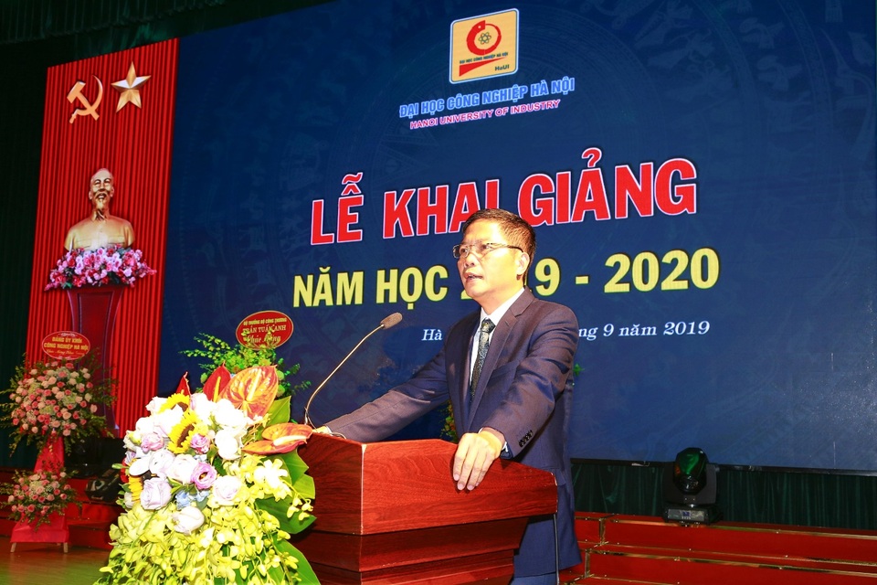 Bộ trưởng Trần Tuấn Anh làm thơ ca ngợi hình ảnh người thầy - 1 Bộ trưởng Trần Tuấn Anh làm thơ ca ngợi hình ảnh người thầy - 1