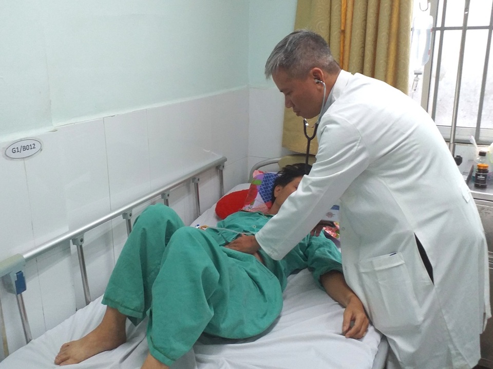 Hôn mê sâu sau khi uống thuốc mua trên mạng - 2 Hôn mê sâu sau khi uống thuốc mua trên mạng - 2