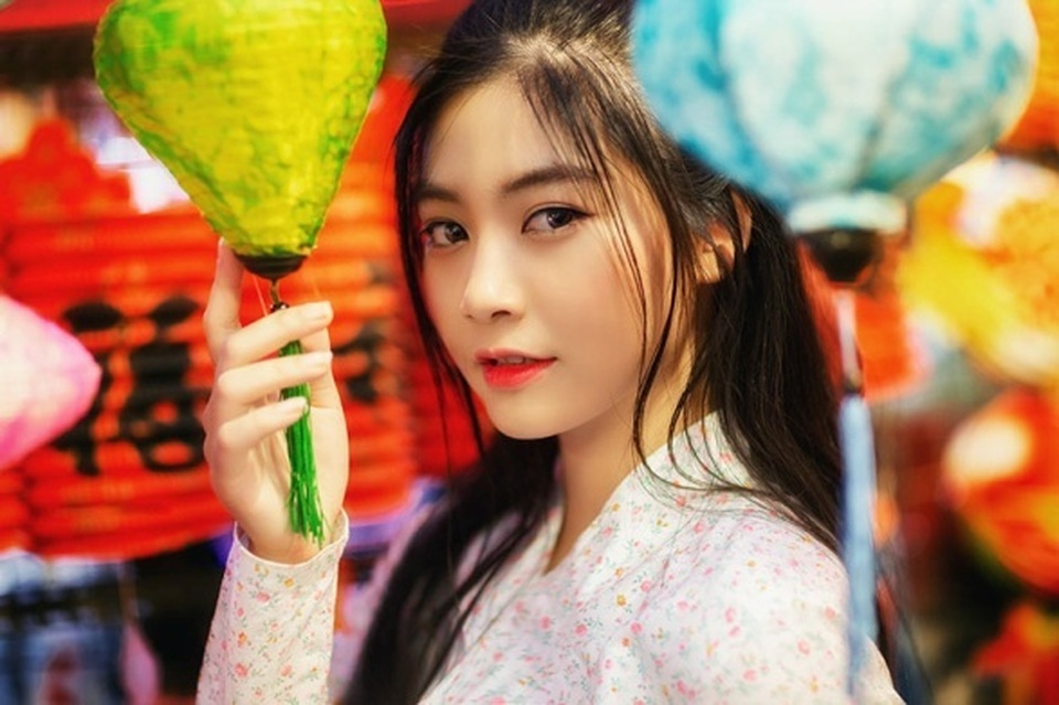 Miss Teen Nam Phương đẹp rạng ngời dạo phố mùa Trung thu - 2 Miss Teen Nam Phương đẹp rạng ngời dạo phố mùa Trung thu - 2