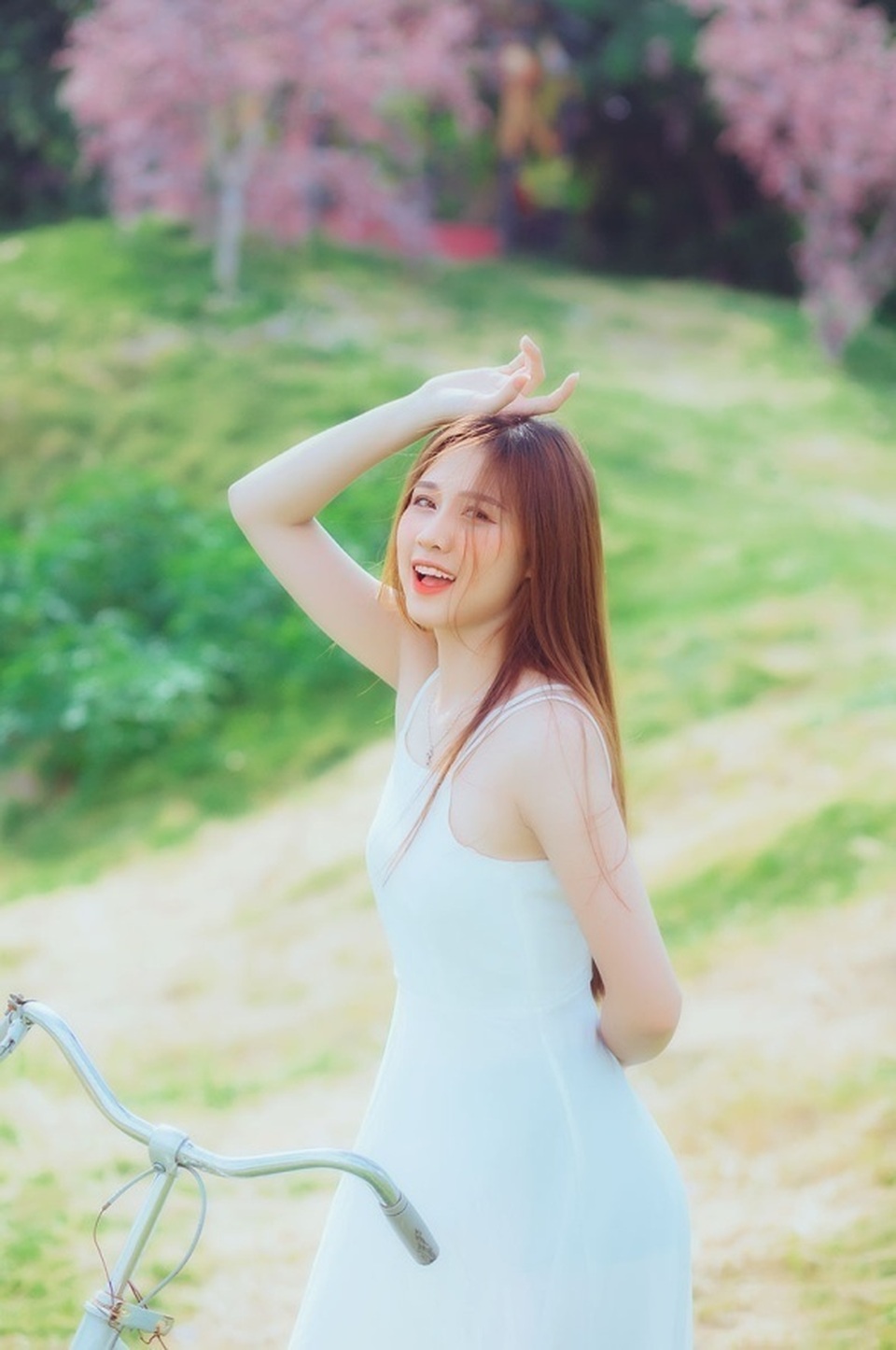 Thiếu nữ Hà thành sở hữu nụ cười răng khểnh duyên dáng - 2