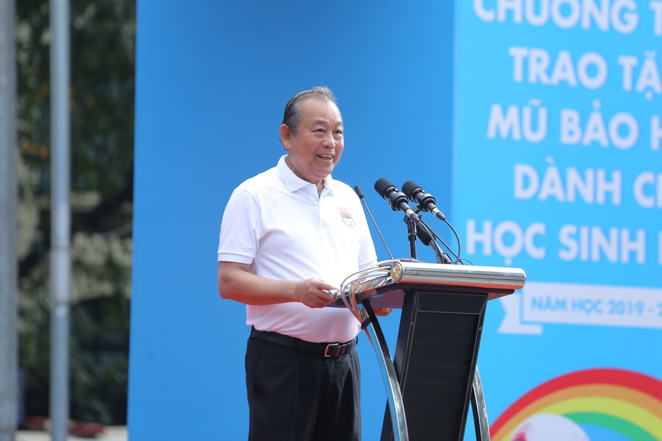 3000 học sinh lớp 1 xuống đường vận động “Đội mũ bảo hiểm cho trẻ em” - 4 3000 học sinh lớp 1 xuống đường vận động “Đội mũ bảo hiểm cho trẻ em” - 4