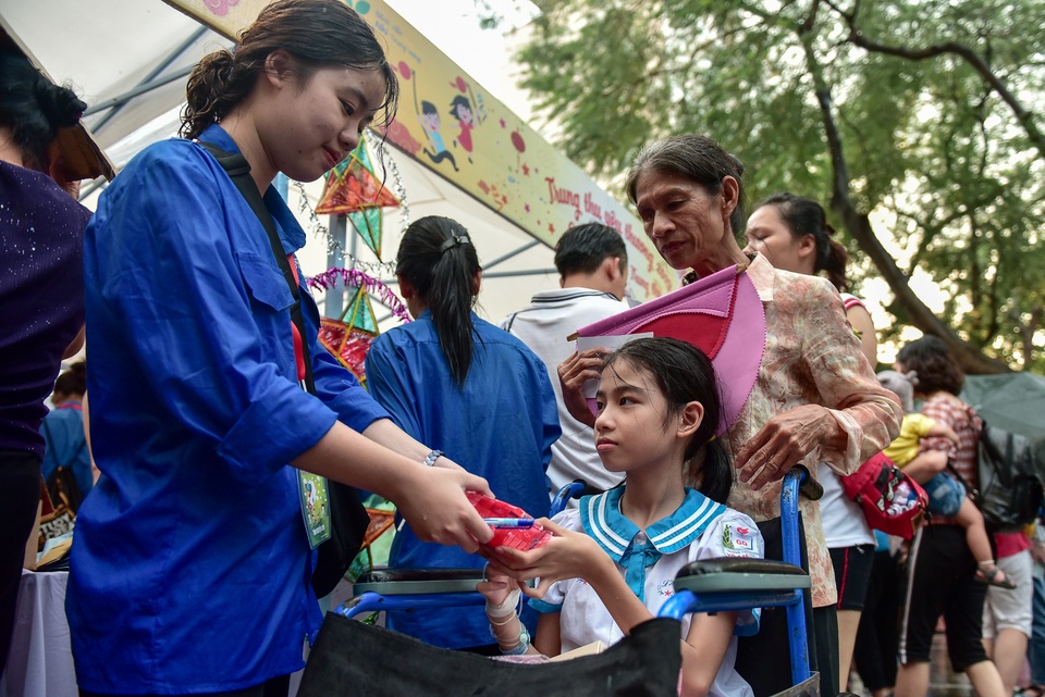 Bệnh nhi đón Trung thu sớm trong bệnh viện - 3 Bệnh nhi đón Trung thu sớm trong bệnh viện - 3