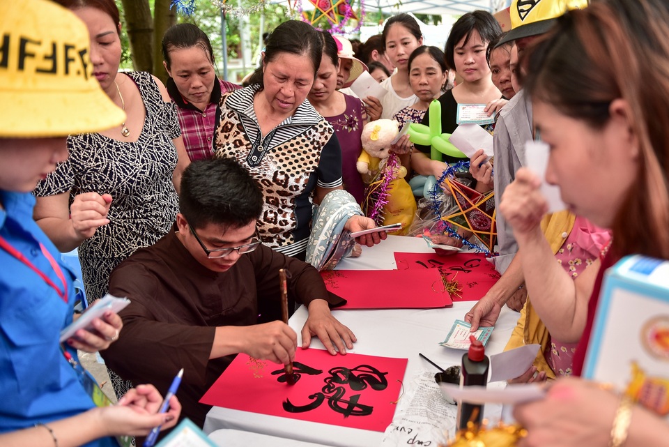 Bệnh nhi đón Trung thu sớm trong bệnh viện - 2 Bệnh nhi đón Trung thu sớm trong bệnh viện - 2