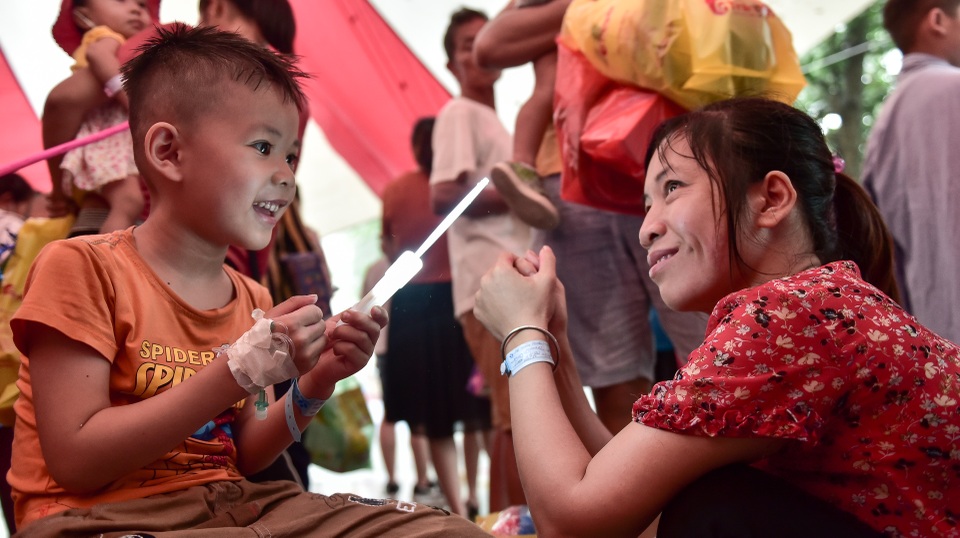 Bệnh nhi đón Trung thu sớm trong bệnh viện - 7 Bệnh nhi đón Trung thu sớm trong bệnh viện - 7