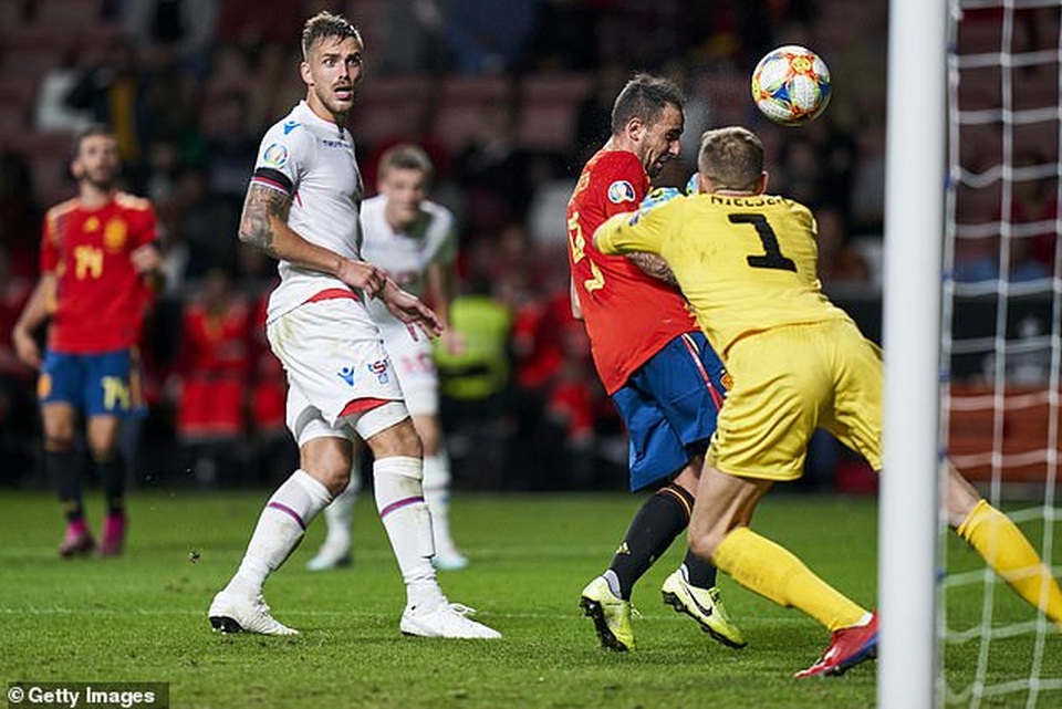 Rodrigo và Alcacer lập cú đúp, Tây Ban Nha toàn thắng cả 6 trận - 2 Rodrigo và Alcacer lập cú đúp, Tây Ban Nha toàn thắng cả 6 trận - 2