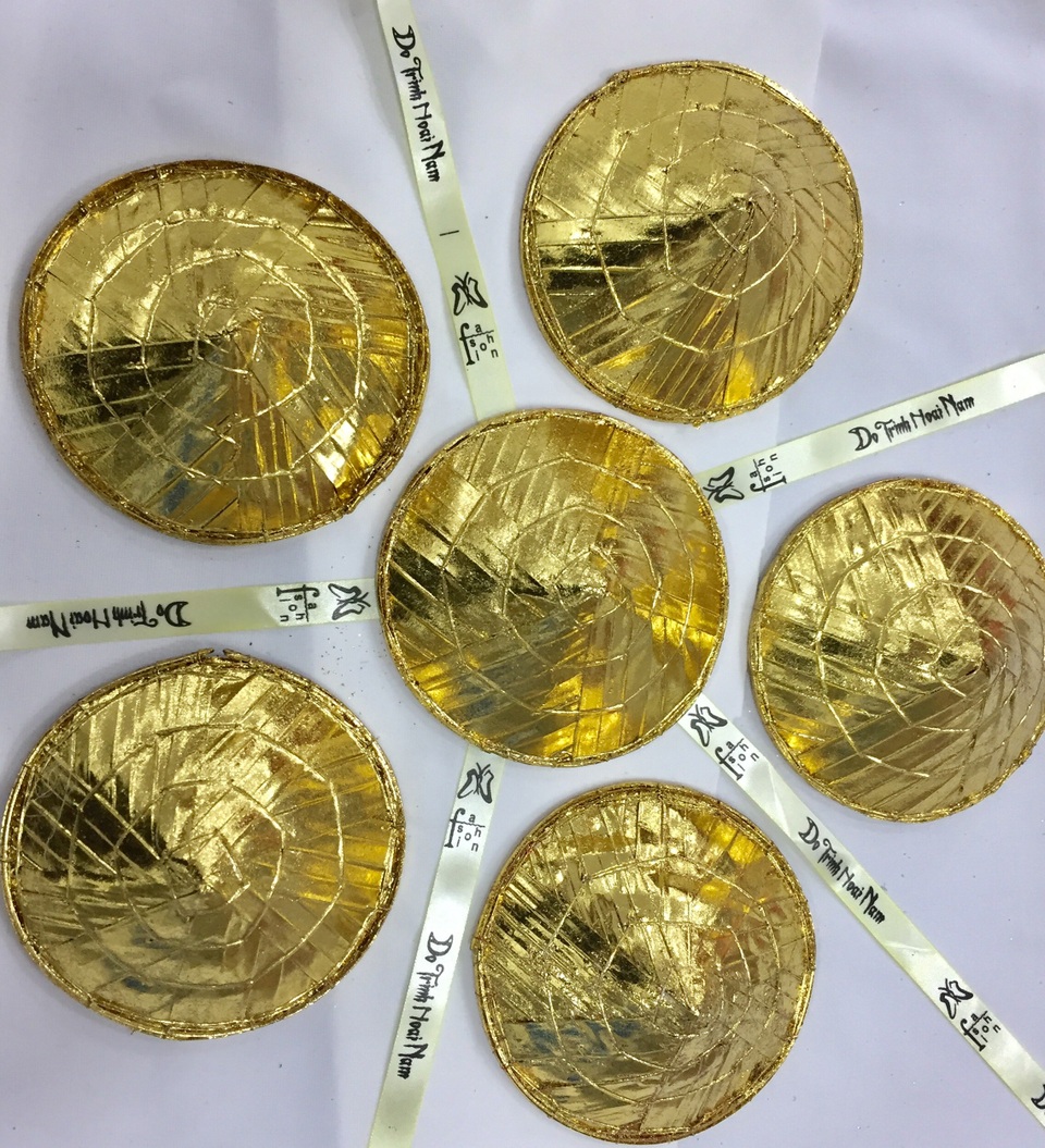 30 chiếc nón dát vàng cùng di sản Việt mở màn New York Couture Fashion Week - 5 30 chiếc nón dát vàng cùng di sản Việt mở màn New York Couture Fashion Week - 5