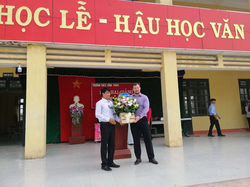 Apollo English trao tặng 30.000 cuốn sách tiếng Anh cho các em học sinh đầu năm học mới - 1 Apollo English trao tặng 30.000 cuốn sách tiếng Anh cho các em học sinh đầu năm học mới - 1