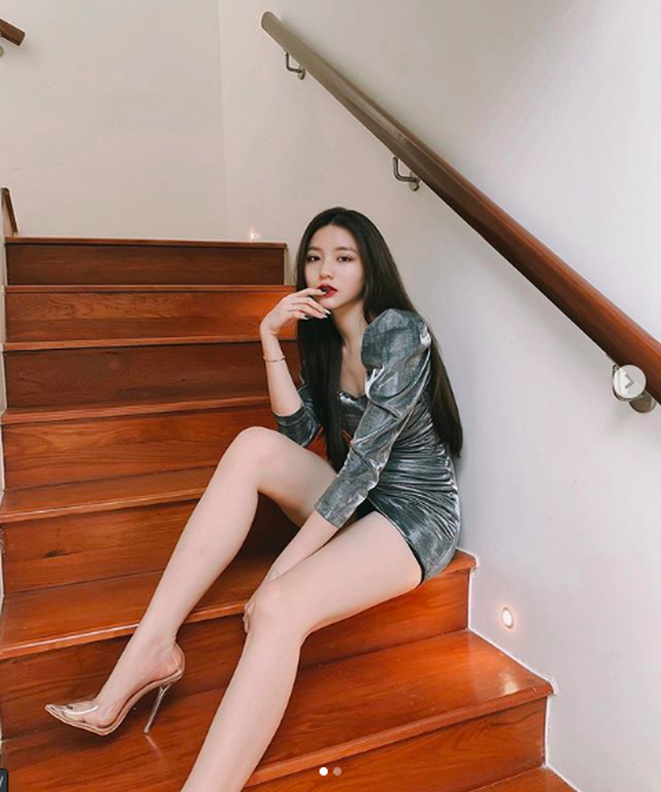 Hot girl Instagram gây chú ý với clip 19 giây thả dáng, khoe chân dài hút mắt - 1 Hot girl Instagram gây chú ý với clip 19 giây thả dáng, khoe chân dài hút mắt - 1