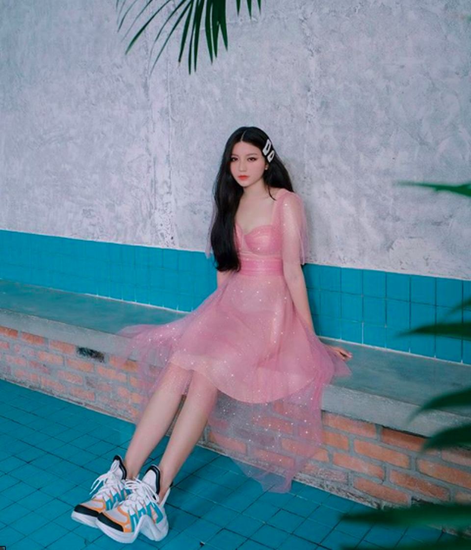 Hot girl Instagram gây chú ý với clip 19 giây thả dáng, khoe chân dài hút mắt - 5 Hot girl Instagram gây chú ý với clip 19 giây thả dáng, khoe chân dài hút mắt - 5