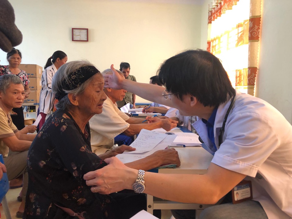 Nhiều người được phát hiện huyết áp tăng vọt khi đi khám miễn phí - 1 Nhiều người được phát hiện huyết áp tăng vọt khi đi khám miễn phí - 1