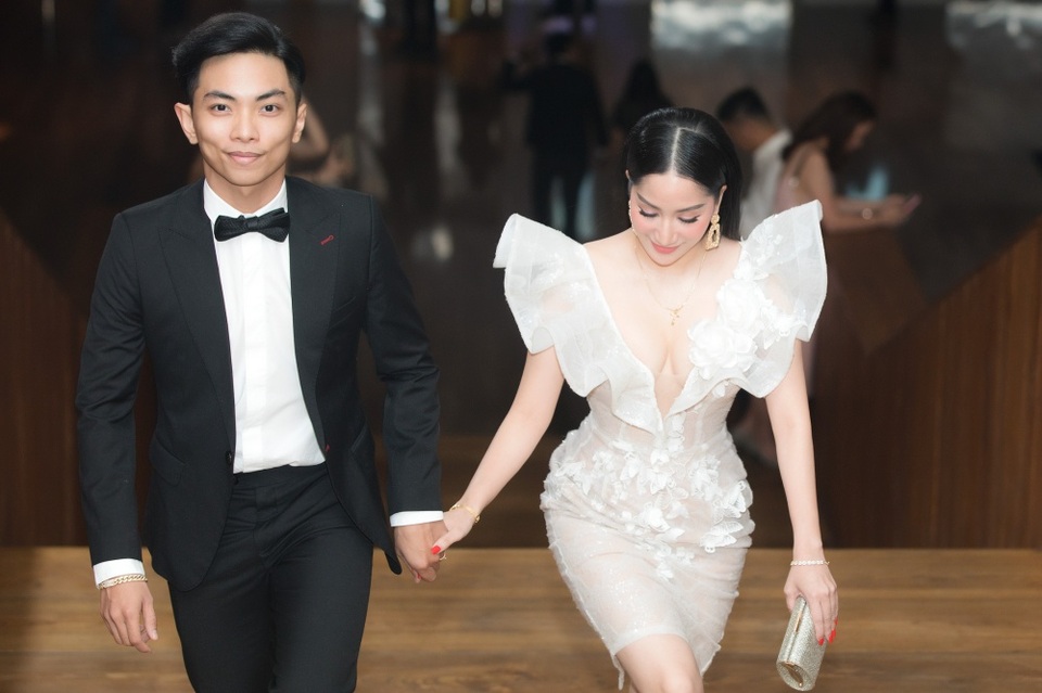 Vợ chồng Khánh Thi tình tứ dự đám cưới con gái đại gia Minh Nhựa - 13 Vợ chồng Khánh Thi tình tứ dự đám cưới con gái đại gia Minh Nhựa - 13