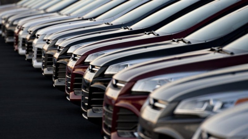 Ô tô tồn kho cực nhiều, đại hạ giá xế hộp từ nay đến Tết - 1