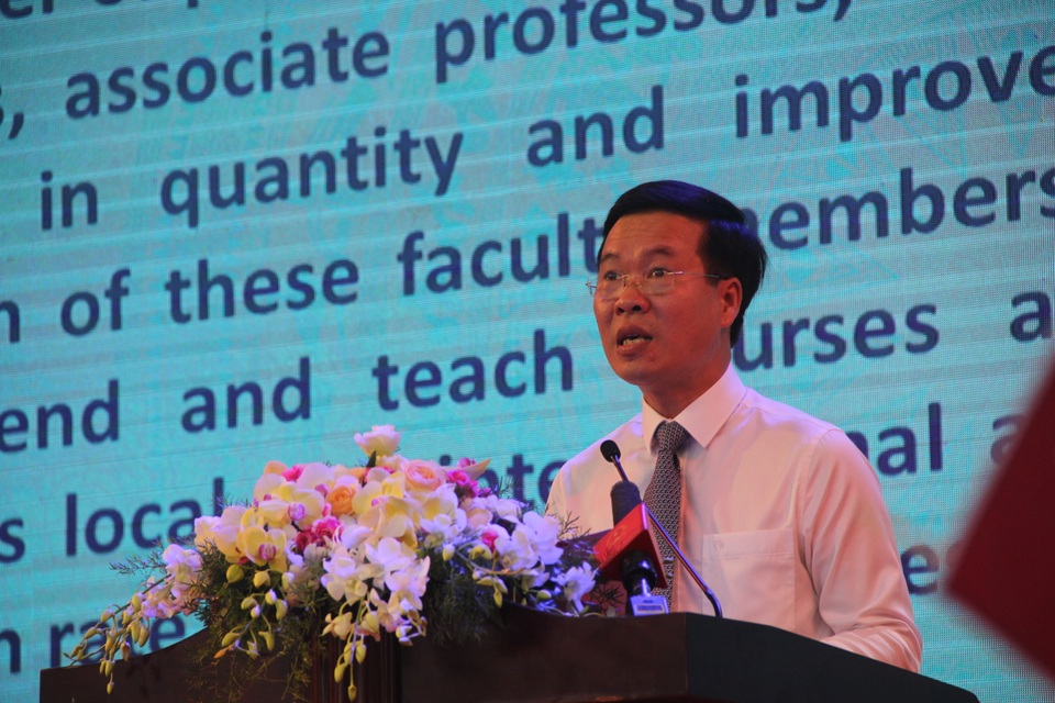 Ông Võ Văn Thưởng xúc động tri ân thầy cô khi về trường cũ dự khai giảng - 1 Ông Võ Văn Thưởng xúc động tri ân thầy cô khi về trường cũ dự khai giảng - 1