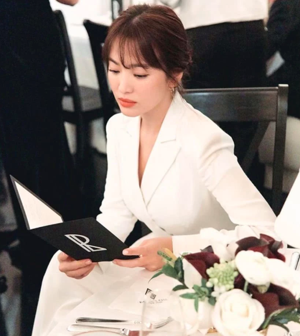 Vẻ đẹp không tì vết của Song Hye Kyo hậu ly hôn - 8 Vẻ đẹp không tì vết của Song Hye Kyo hậu ly hôn - 8