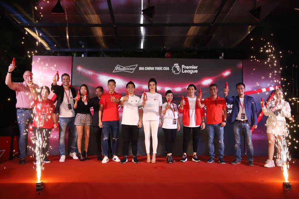 “Vua bia” thượng hạng Budweiser trao tấm vé đầu tiên đưa fan Việt đến Anh gặp vua ngoại hạng - 4 “Vua bia” thượng hạng Budweiser trao tấm vé đầu tiên đưa fan Việt đến Anh gặp vua ngoại hạng - 4
