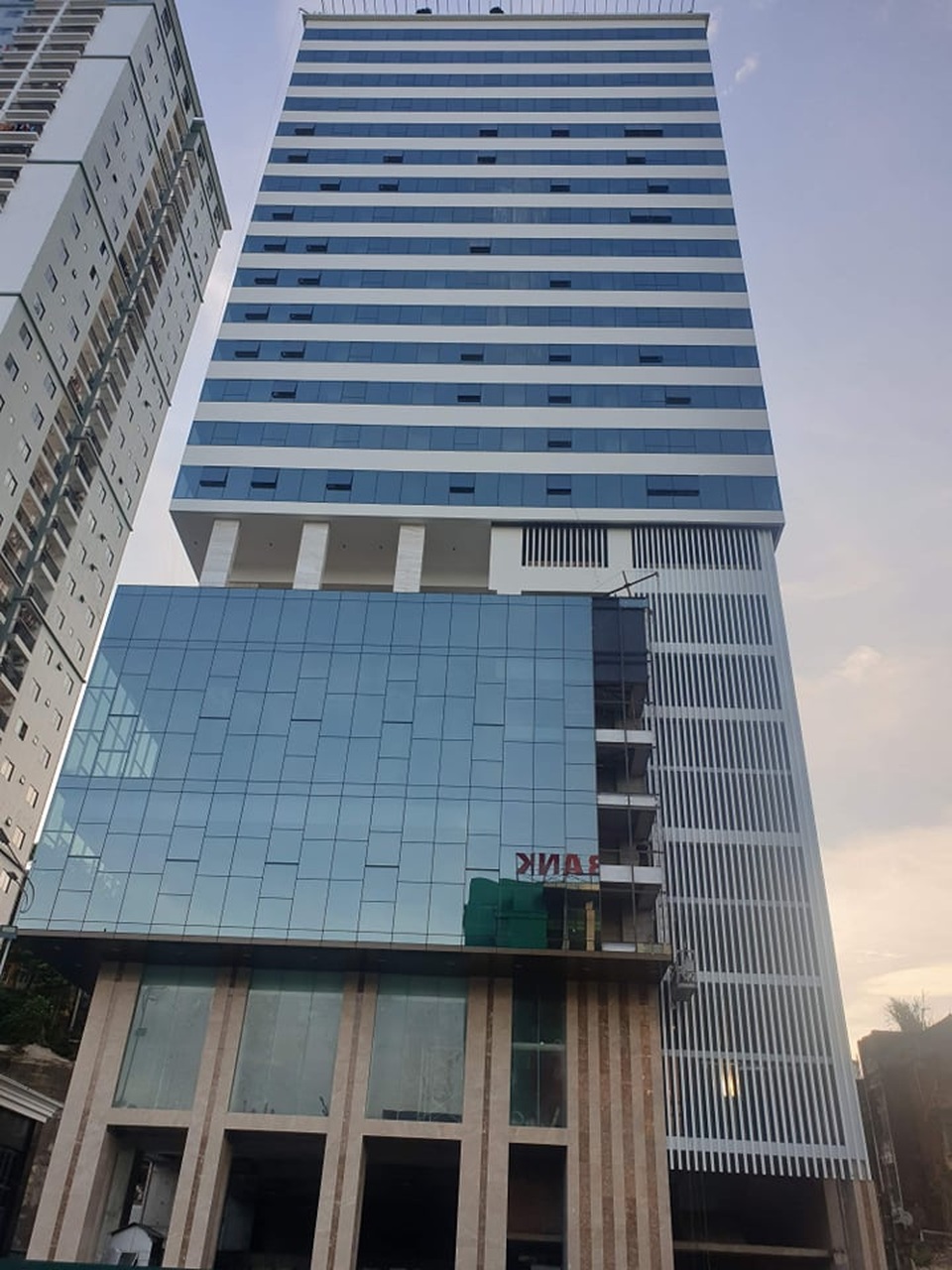 Xây vượt phép 5 tầng, khách sạn khủng giữa trung tâm Hạ Long bị sờ gáy - 1