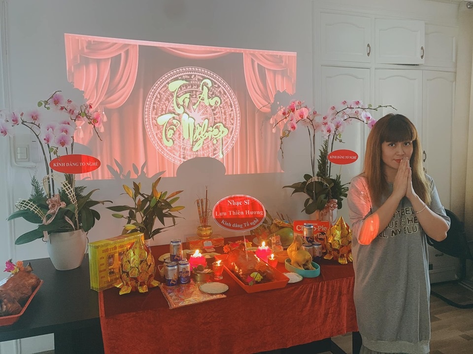 Nhiều thế hệ nghệ sĩ hai miền Nam - Bắc hội ngộ trong ngày giỗ Tổ nghề - 15 Nhiều thế hệ nghệ sĩ hai miền Nam - Bắc hội ngộ trong ngày giỗ Tổ nghề - 15