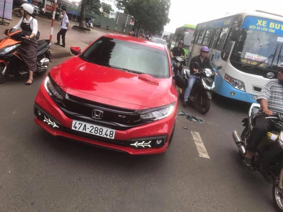 Thầy tu đập vỡ kính xe ô tô người đi đường có tâm lý không ổn định? - 2 Thầy tu đập vỡ kính xe ô tô người đi đường có tâm lý không ổn định? - 2
