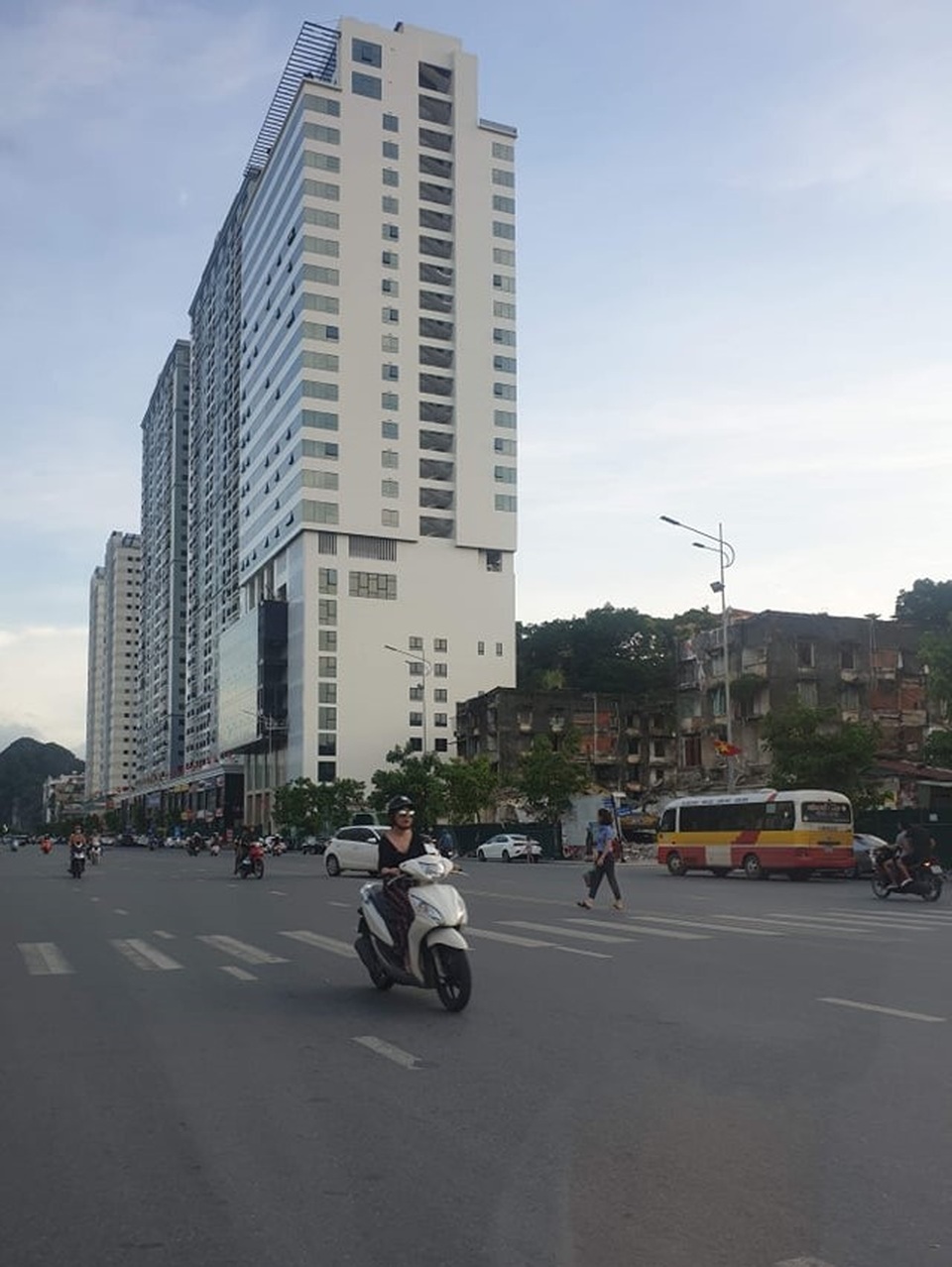 Xây vượt phép 5 tầng, khách sạn khủng giữa trung tâm Hạ Long bị sờ gáy - 3