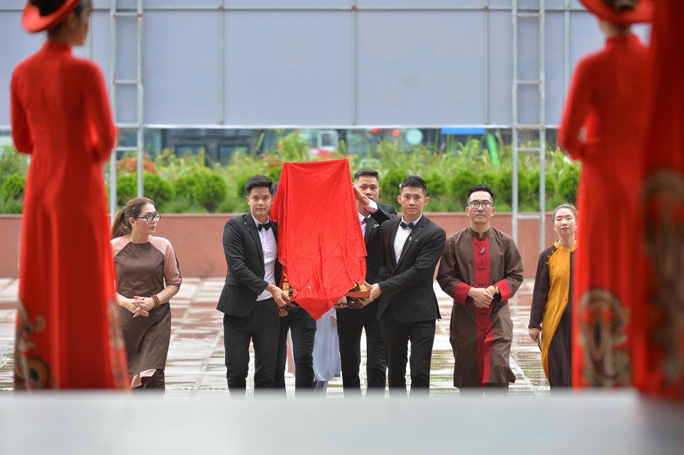 Nhiều thế hệ nghệ sĩ hai miền Nam - Bắc hội ngộ trong ngày giỗ Tổ nghề - 3 Nhiều thế hệ nghệ sĩ hai miền Nam - Bắc hội ngộ trong ngày giỗ Tổ nghề - 3
