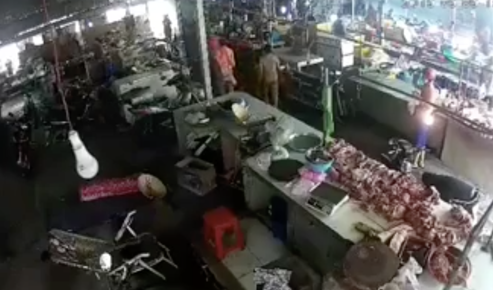 Án mạng kinh hoàng tại chợ, 2 người thương vong - 1 Án mạng kinh hoàng tại chợ, 2 người thương vong - 1