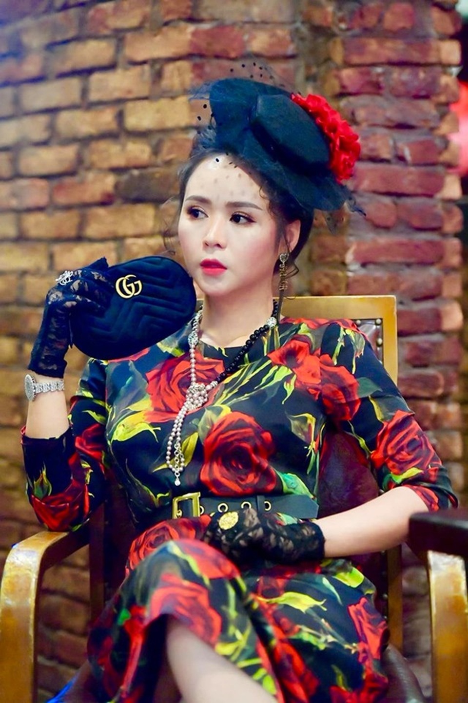 Nữ hoàng Hoa hồng Bùi Thanh Hương hóa quý cô cổ điển kiêu sa - 1 Nữ hoàng Hoa hồng Bùi Thanh Hương hóa quý cô cổ điển kiêu sa - 1