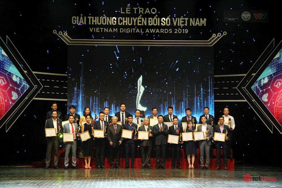 EVN, FWD, Sở TTTT Quảng Nam đạt giải đơn vị chuyển đổi số xuất sắc tại Vietnam Digital Awards 2019 - 2 EVN, FWD, Sở TTTT Quảng Nam đạt giải đơn vị chuyển đổi số xuất sắc tại Vietnam Digital Awards 2019 - 2