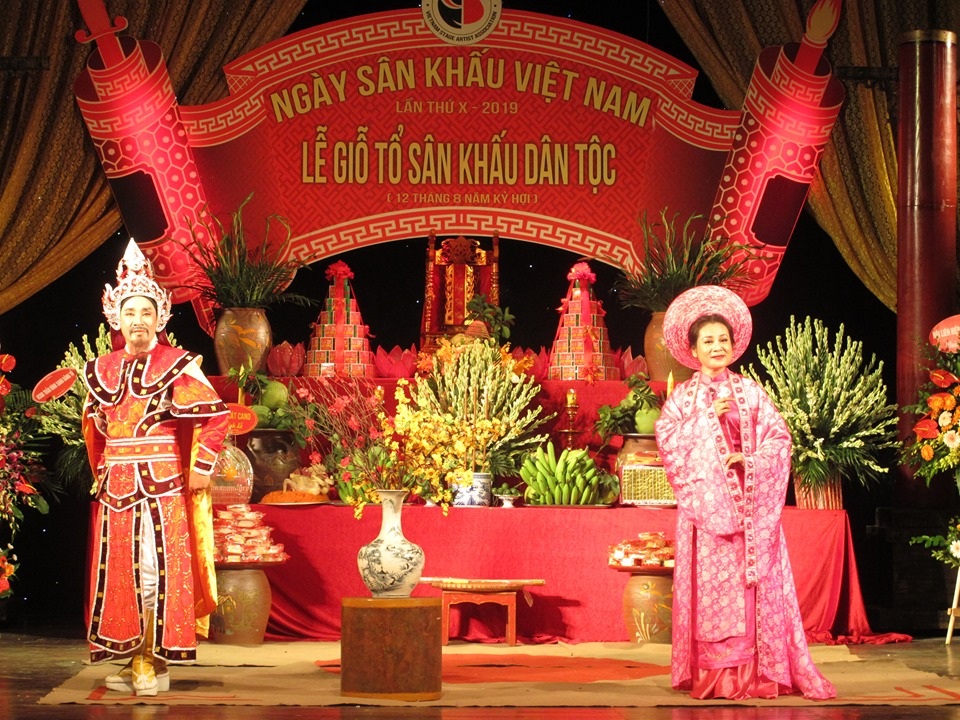 NSƯT Quế Trân, Thuý Nga nhận giải thưởng diễn viên xuất sắc - 2 NSƯT Quế Trân, Thuý Nga nhận giải thưởng diễn viên xuất sắc - 2