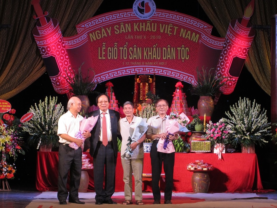 NSƯT Quế Trân, Thuý Nga nhận giải thưởng diễn viên xuất sắc - 8 NSƯT Quế Trân, Thuý Nga nhận giải thưởng diễn viên xuất sắc - 8