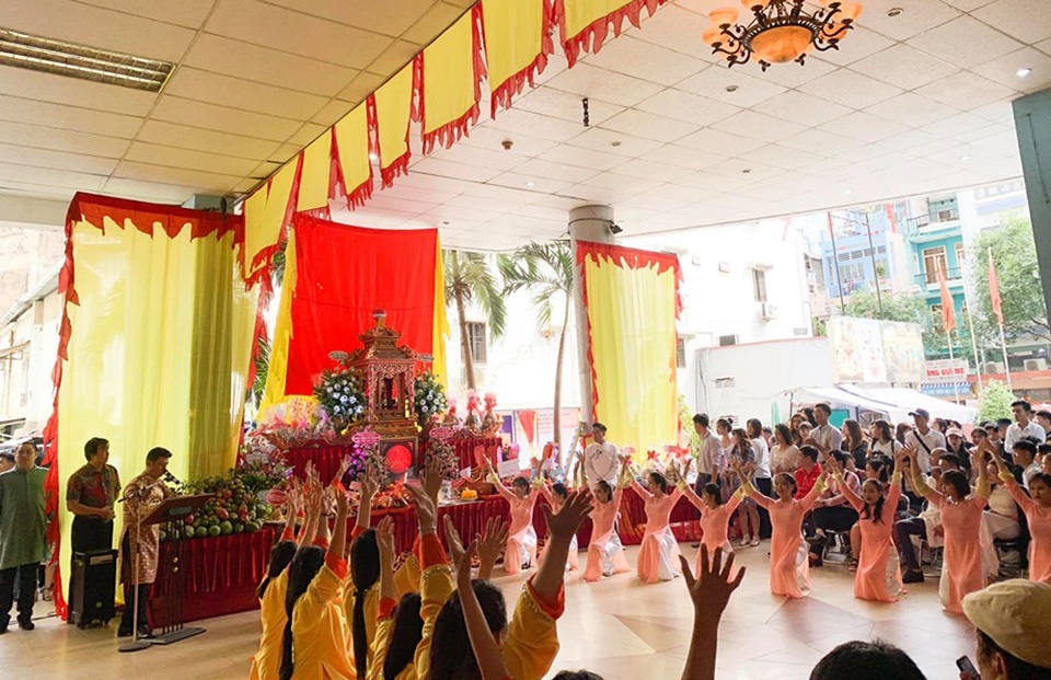 Nghệ sĩ miền Nam rộn ràng ngày giỗ Tổ - 1