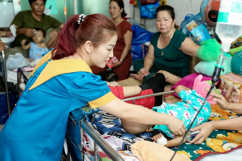 Kiều Linh xúc động nhớ về quãng thời gian khó khăn - 1