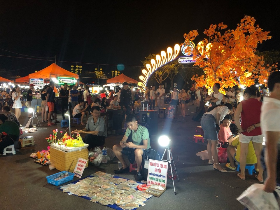 Nghịch lý “bắt khách đi ngủ sớm” ở Việt Nam - 2 Nghịch lý “bắt khách đi ngủ sớm” ở Việt Nam - 2