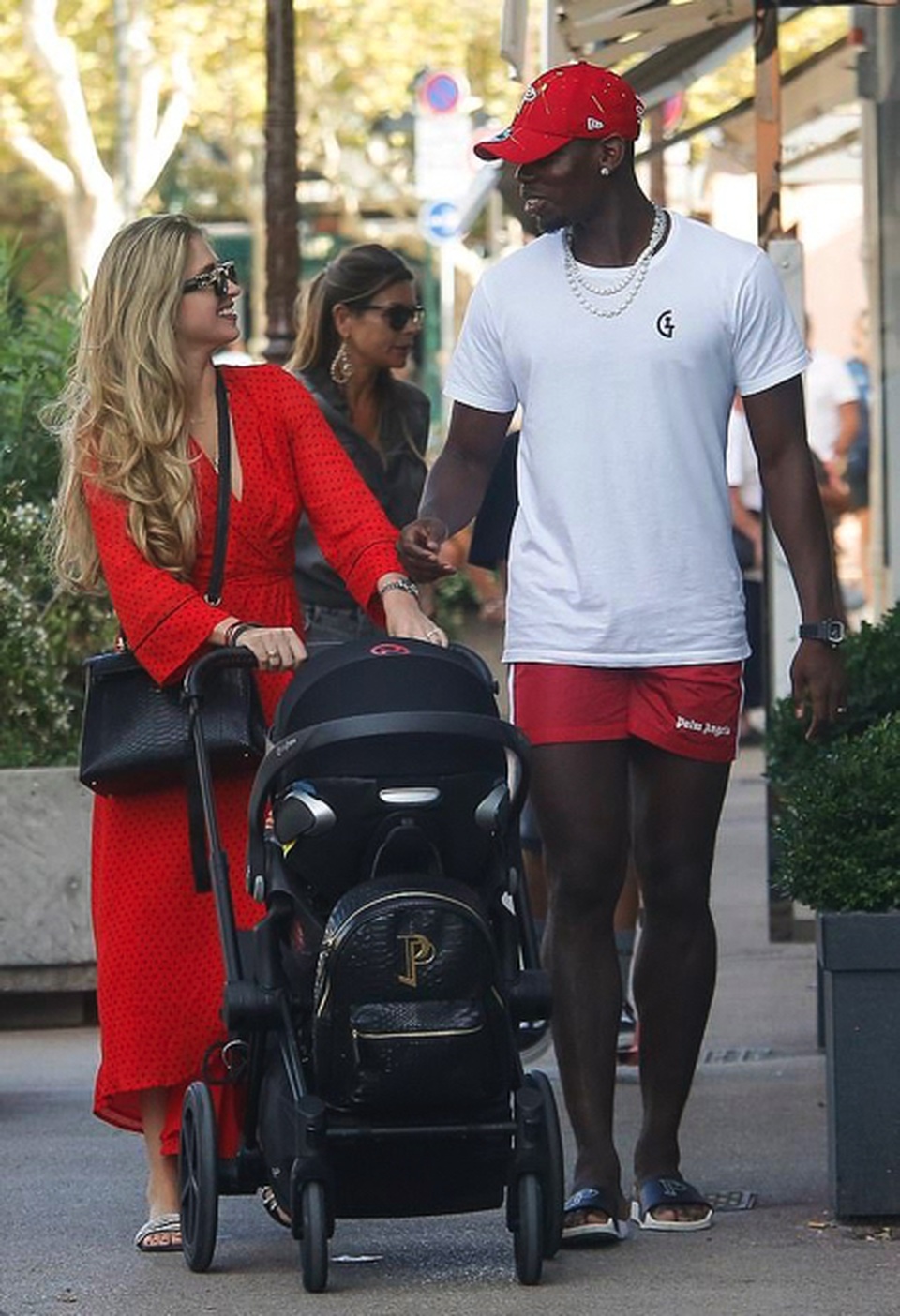 Pogba nghỉ dưỡng thương bằng chuyến đi chơi cùng cô bạn gái xinh đẹp - 1 Pogba nghỉ dưỡng thương bằng chuyến đi chơi cùng cô bạn gái xinh đẹp - 1