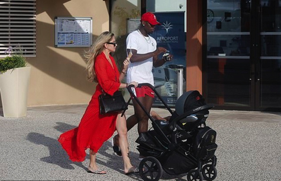 Pogba nghỉ dưỡng thương bằng chuyến đi chơi cùng cô bạn gái xinh đẹp - 2 Pogba nghỉ dưỡng thương bằng chuyến đi chơi cùng cô bạn gái xinh đẹp - 2