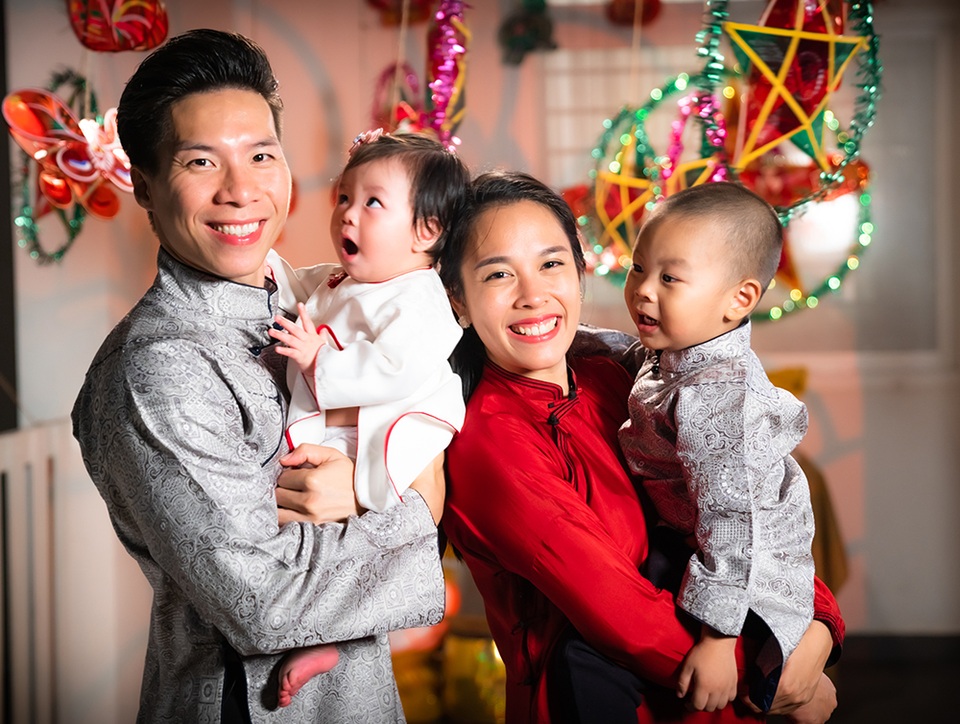 Nghệ sĩ xiếc Quốc Nghiệp đón trung thu ngọt ngào bên gia đình - 1 Nghệ sĩ xiếc Quốc Nghiệp đón trung thu ngọt ngào bên gia đình - 1