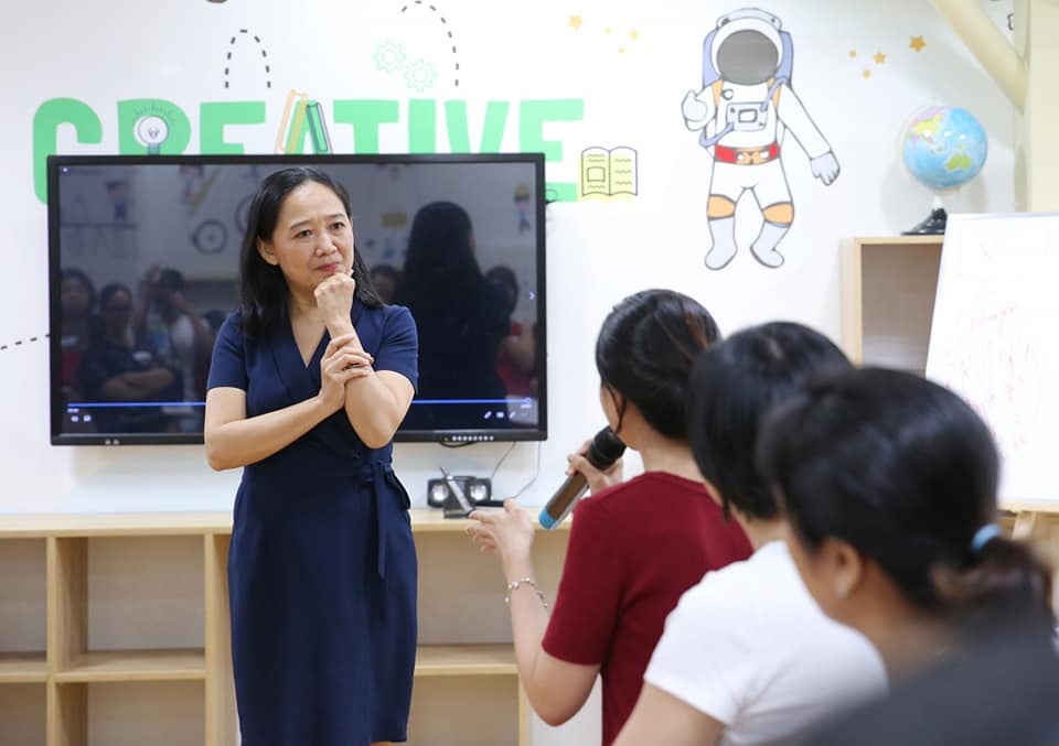 “Giúp con yêu tiếng Việt rồi mới đến việc giỏi tiếng Anh” - 1 “Giúp con yêu tiếng Việt rồi mới đến việc giỏi tiếng Anh” - 1