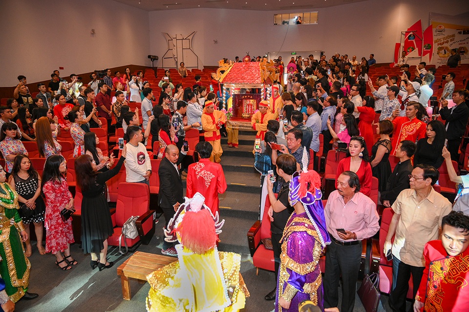 Nghệ sĩ miền Nam rộn ràng ngày giỗ Tổ - 16