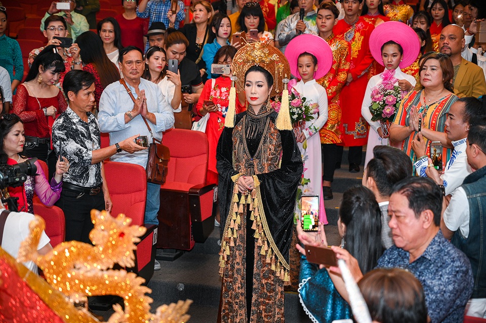 Nghệ sĩ miền Nam rộn ràng ngày giỗ Tổ - 15