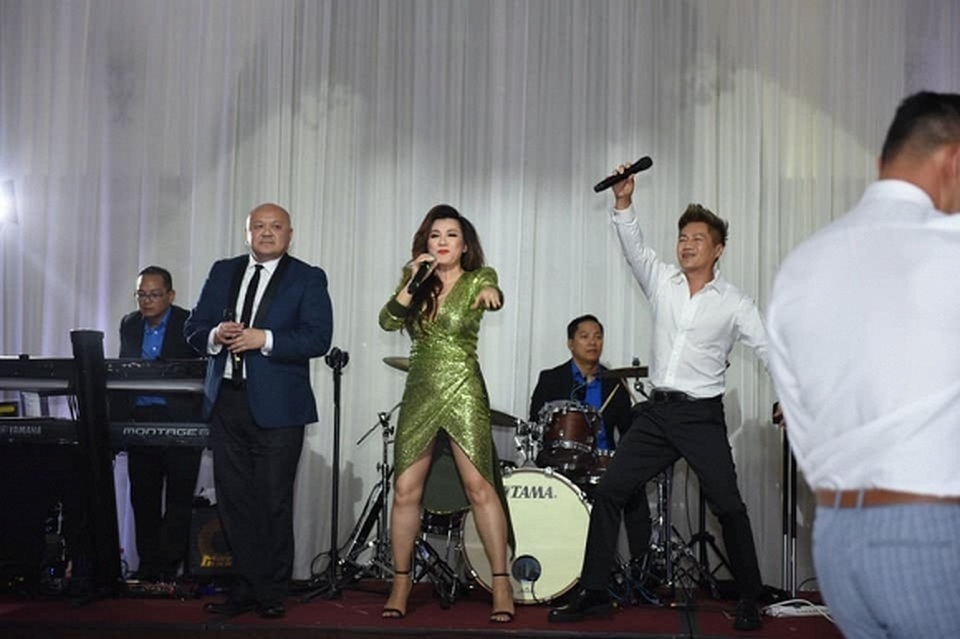 Chồng cũ của ca sĩ Nguyễn Hồng Nhung tổ chức đám cưới lần hai - 7 Chồng cũ của ca sĩ Nguyễn Hồng Nhung tổ chức đám cưới lần hai - 7