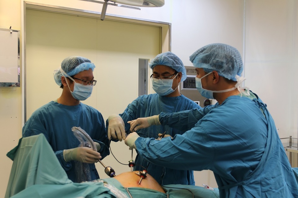 Ruột thừa viêm bị đẩy lệch chỗ, mẹ con thai phụ suýt nguy nan - 1 Ruột thừa viêm bị đẩy lệch chỗ, mẹ con thai phụ suýt nguy nan - 1