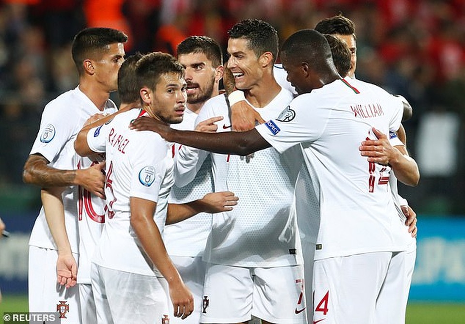 C.Ronaldo ghi 4 bàn, Bồ Đào Nha đại thắng ở vòng loại Euro 2020 - 6 C.Ronaldo ghi 4 bàn, Bồ Đào Nha đại thắng ở vòng loại Euro 2020 - 6