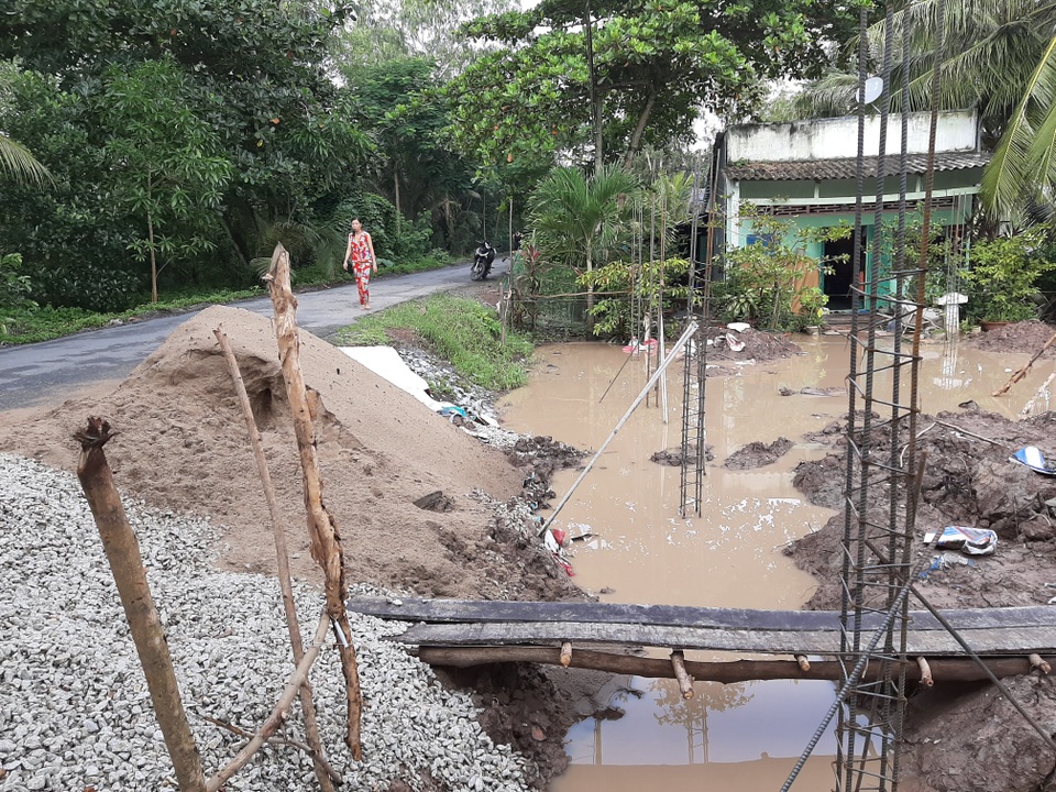 Chính quyền cương quyết không cho cô giáo về hưu làm nhà trên đất của mình! - 1 Chính quyền cương quyết không cho cô giáo về hưu làm nhà trên đất của mình! - 1