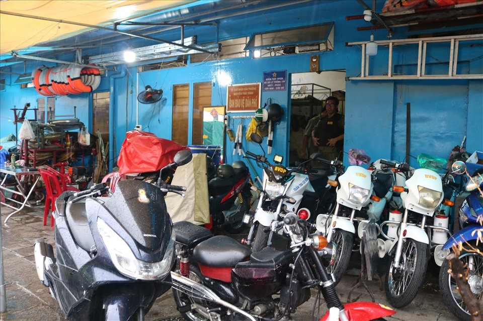 Ban bảo vệ dân phố duy nhất được trang bị áo giáp, mô tô phân khối lớn - 2 Ban bảo vệ dân phố duy nhất được trang bị áo giáp, mô tô phân khối lớn - 2