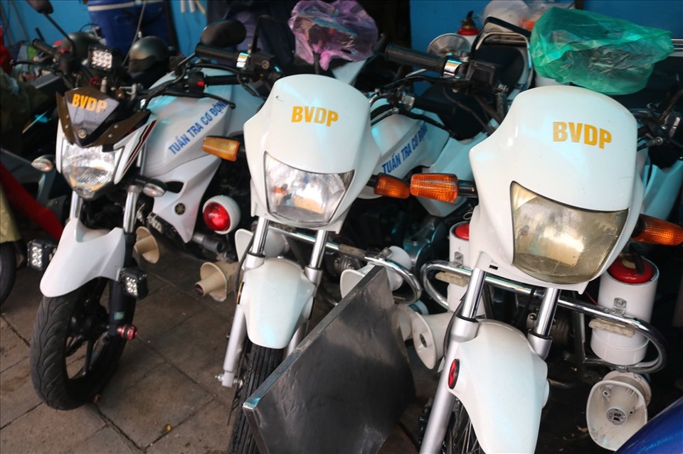 Ban bảo vệ dân phố duy nhất được trang bị áo giáp, mô tô phân khối lớn - 3 Ban bảo vệ dân phố duy nhất được trang bị áo giáp, mô tô phân khối lớn - 3