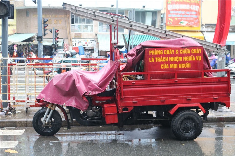 Ban bảo vệ dân phố duy nhất được trang bị áo giáp, mô tô phân khối lớn - 4 Ban bảo vệ dân phố duy nhất được trang bị áo giáp, mô tô phân khối lớn - 4