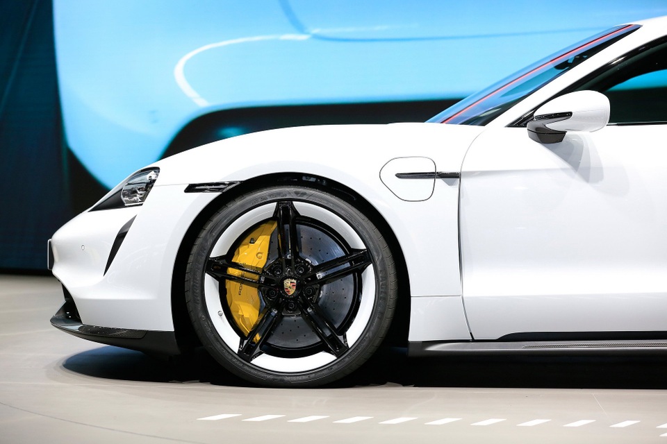 Tân binh Taycan ra mắt - Xe chạy điện nhưng không mất chất Porsche - 30 Tân binh Taycan ra mắt - Xe chạy điện nhưng không mất chất Porsche - 30