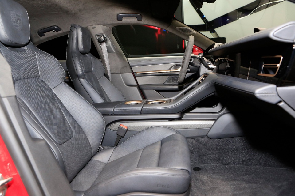 Tân binh Taycan ra mắt - Xe chạy điện nhưng không mất chất Porsche - 21 Tân binh Taycan ra mắt - Xe chạy điện nhưng không mất chất Porsche - 21