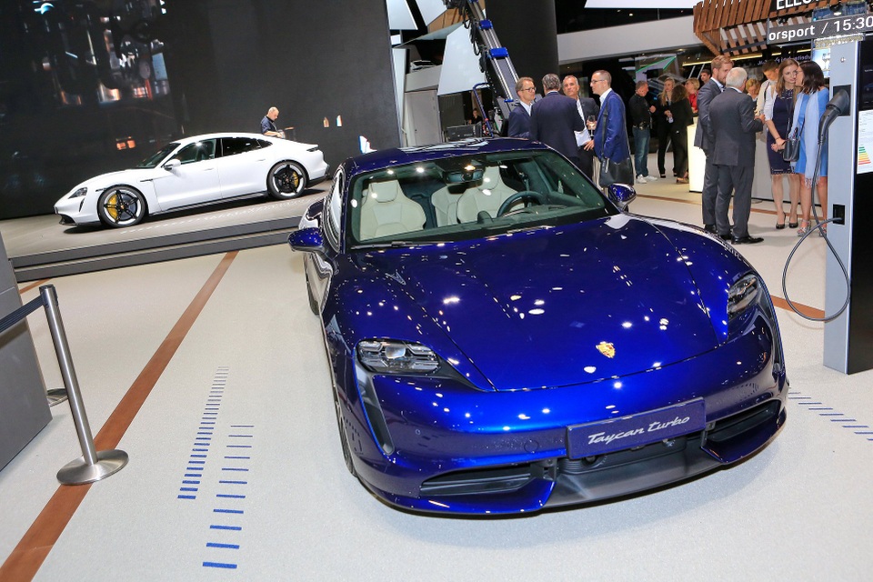 Tân binh Taycan ra mắt - Xe chạy điện nhưng không mất chất Porsche - 33 Tân binh Taycan ra mắt - Xe chạy điện nhưng không mất chất Porsche - 33