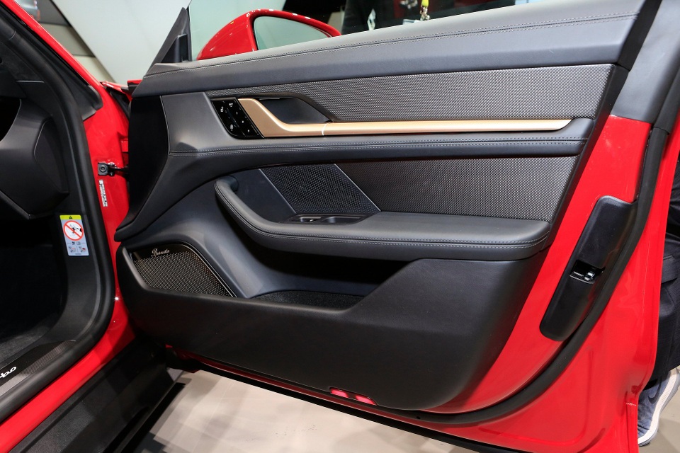 Tân binh Taycan ra mắt - Xe chạy điện nhưng không mất chất Porsche - 19 Tân binh Taycan ra mắt - Xe chạy điện nhưng không mất chất Porsche - 19
