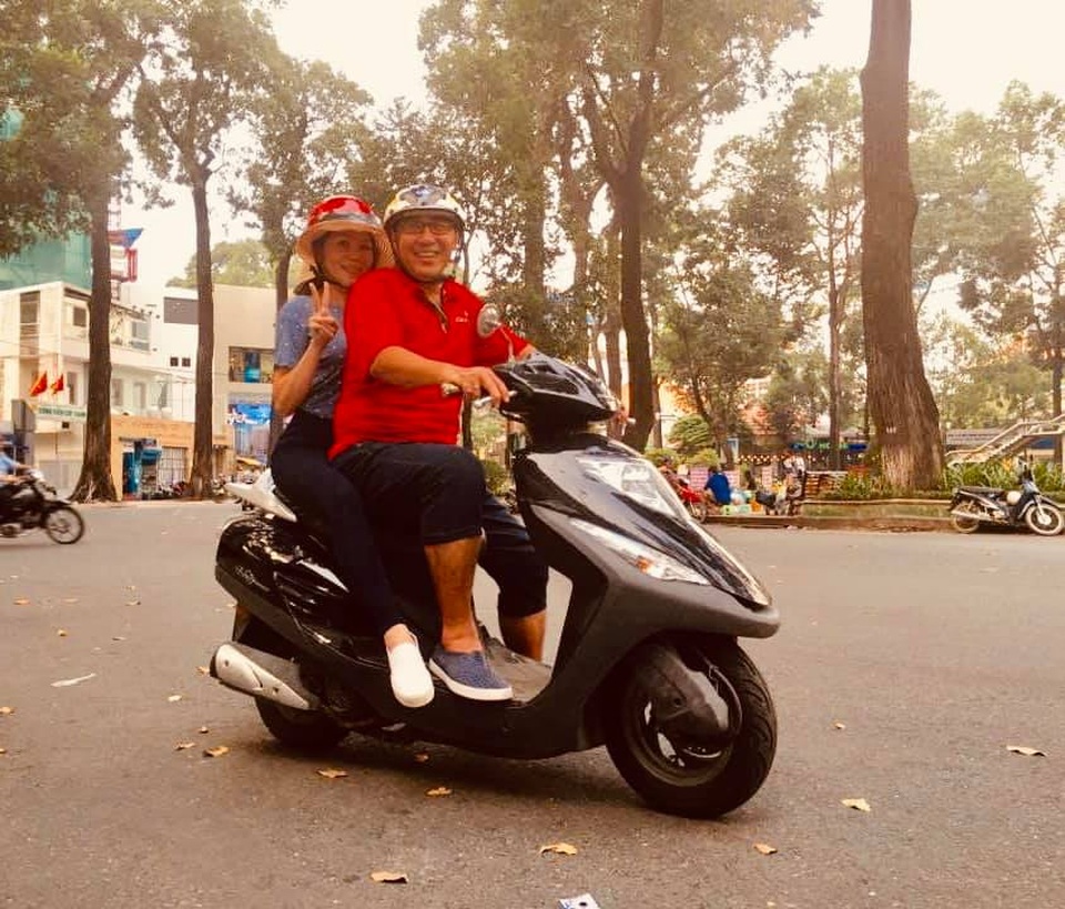 Quyền Linh nhắn nhủ vợ nhân kỷ niệm 14 năm ngày cưới - 2 Quyền Linh nhắn nhủ vợ nhân kỷ niệm 14 năm ngày cưới - 2